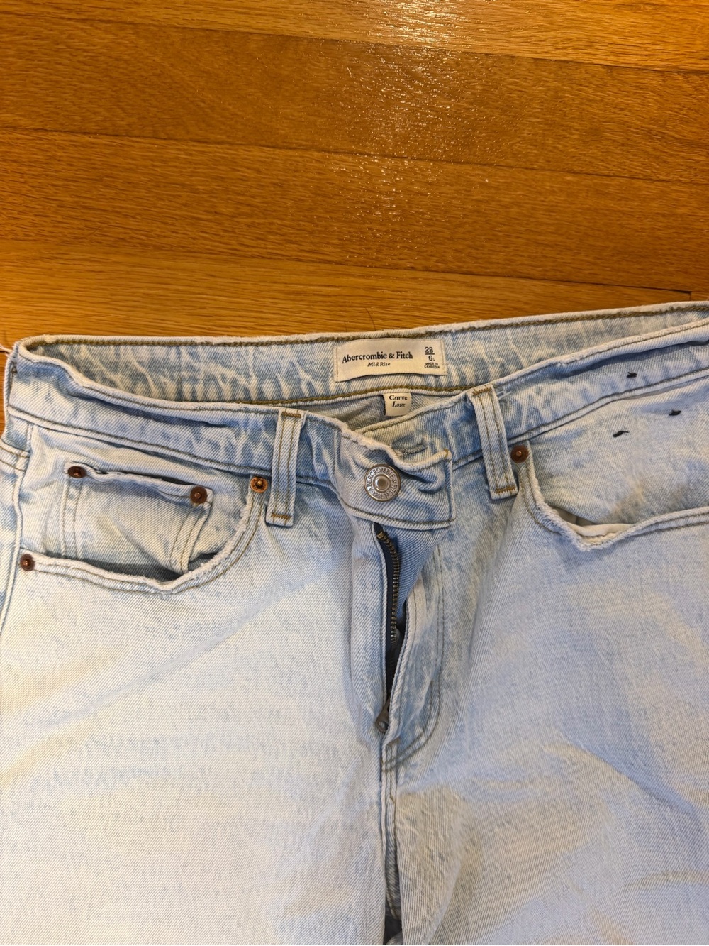 Abercrombie & Fitch Light Wash Mid-Rise Women’s Jeans